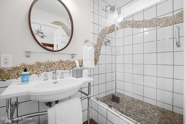 Building Photo - 604 S 3rd St