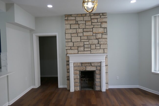 Common area dining room - 875 Lexington Ave