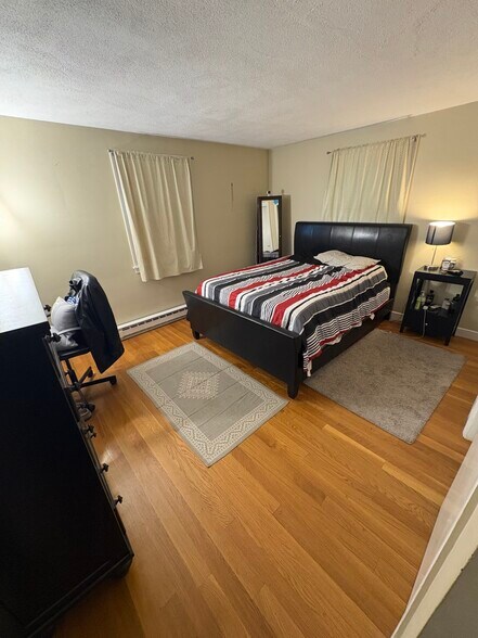 Building Photo - 92 Sylvia St