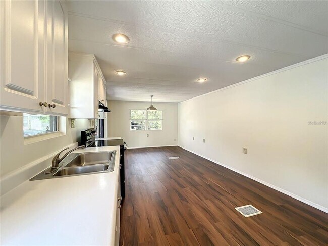 Building Photo - 831 Wolf Trail