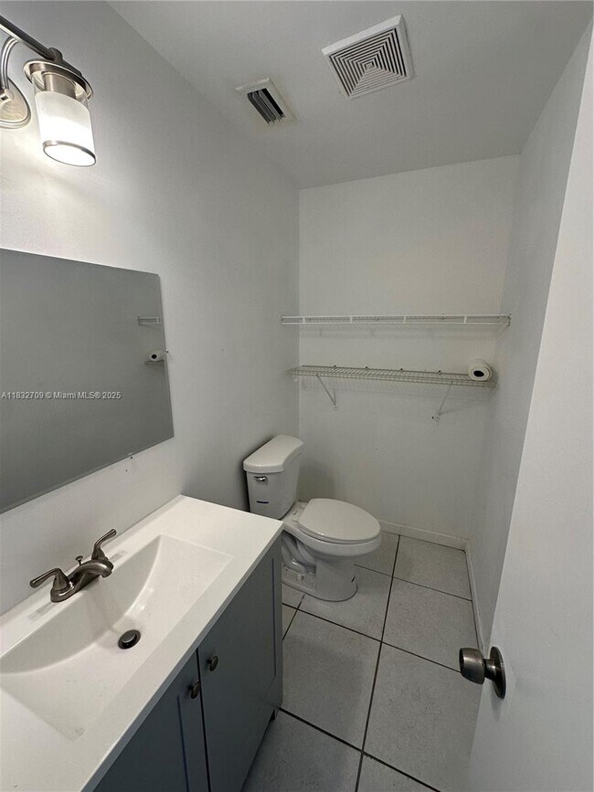 Building Photo - 3815 S 57th Ave