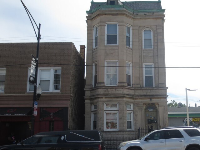 Primary Photo - 1945 W Cermak Rd