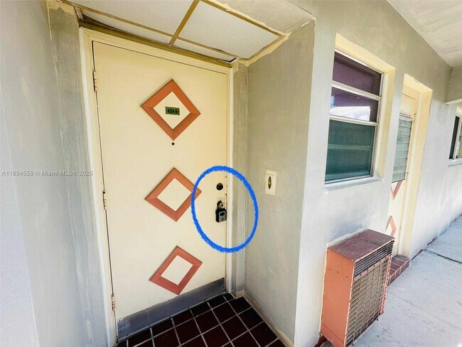 Building Photo - 215 SE 3rd Ave