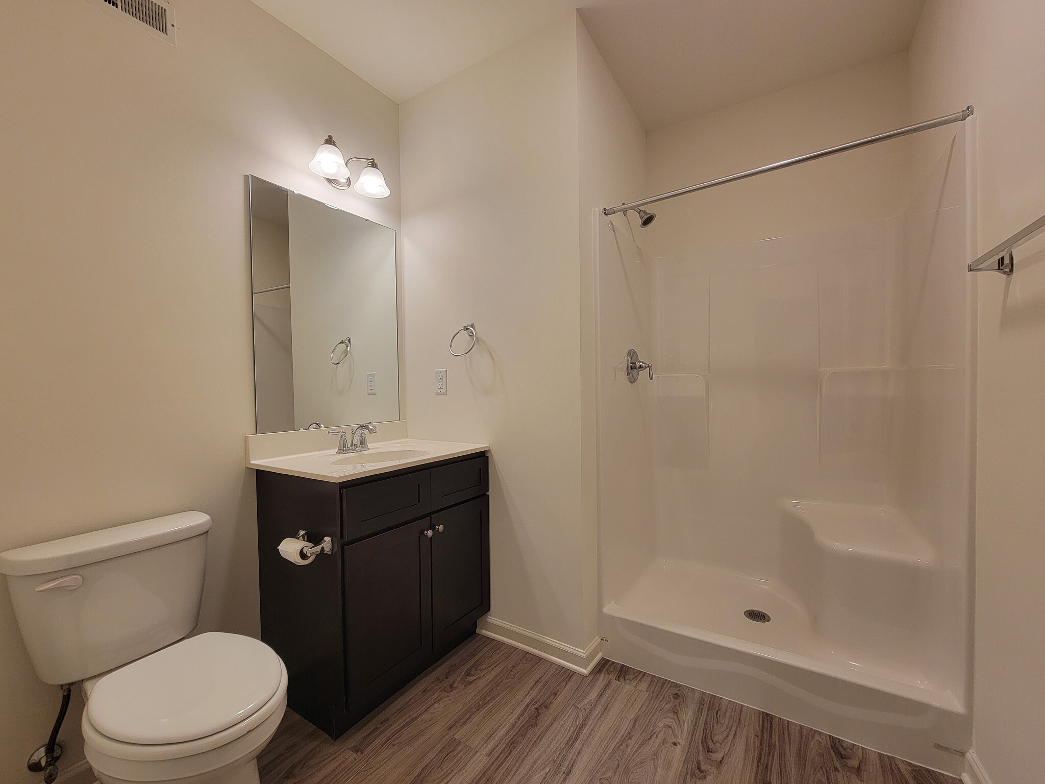 Building Photo - 642 Brentwood Dr