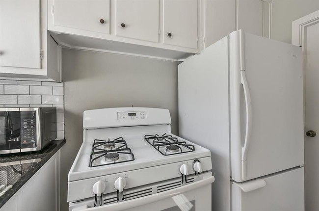 Building Photo - 1349 Martin St