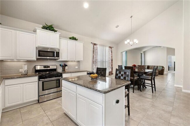 Building Photo - 601 Flag Ln