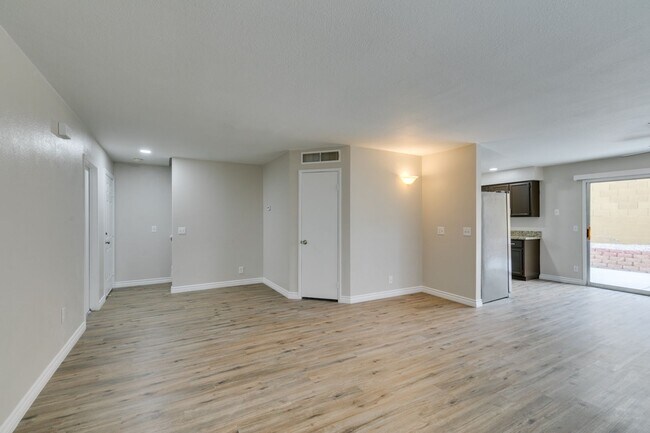 Building Photo - Upgraded 3bedroom house near Buffalo and Washington with easy access to Summerlin Pkwy.