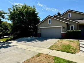 Building Photo - 3 bed 2 bath Plumas Lake