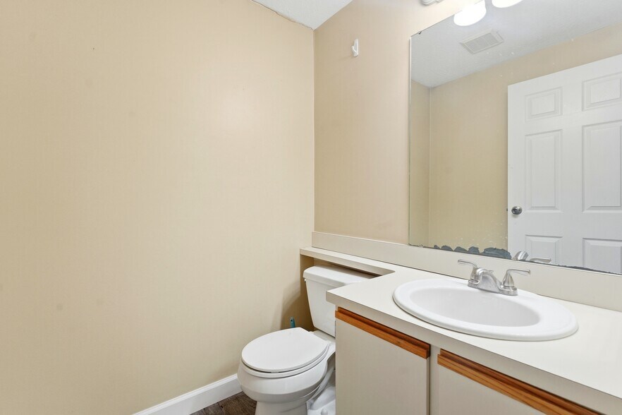 Building Photo - 217 Clearbrook Ct