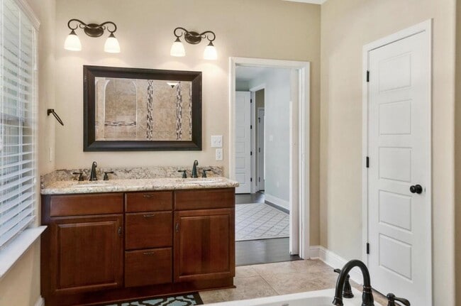 Building Photo - 14076 Anandale Cir