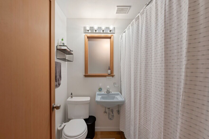 Building Photo - 3038 NW 72nd St