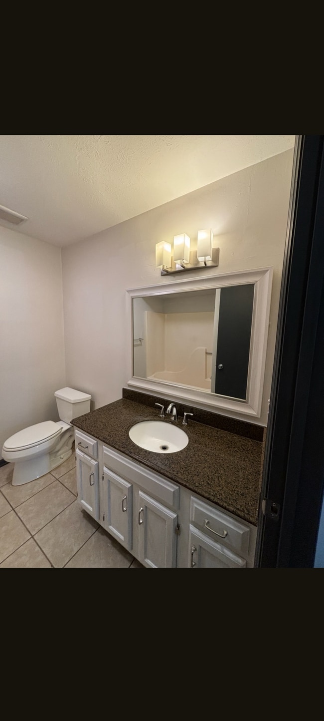 Building Photo - 2408 New Haven Ct