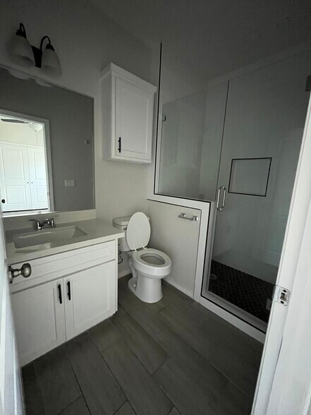 Building Photo - 1630 Playa Dr