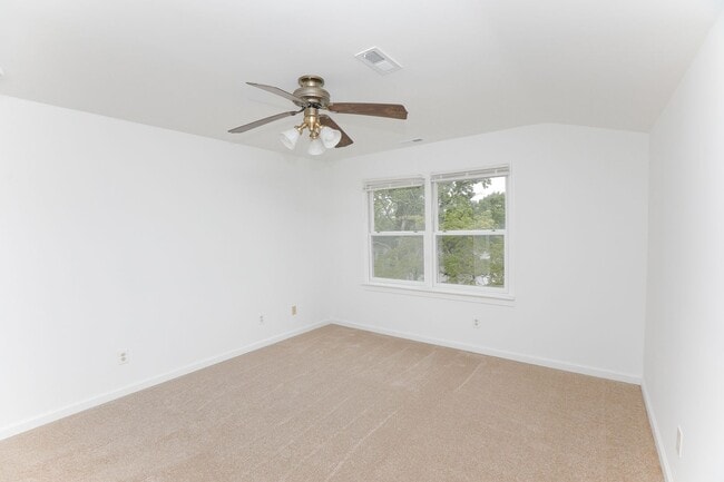Building Photo - Beautiful Lake Home Rental in Norfolk!