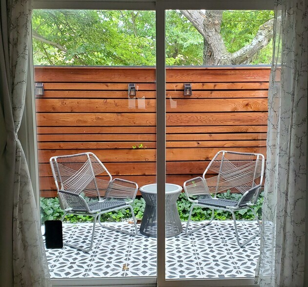 Enclosed patio - 5607 Harvest Hill Rd