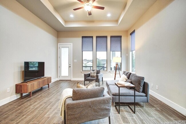 Building Photo - 1038 Cadogan Squire