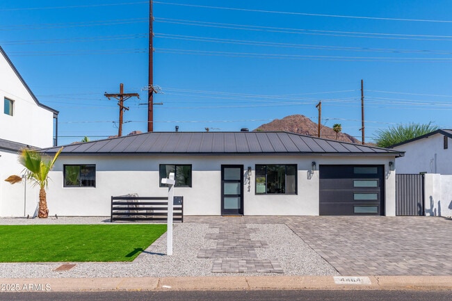 Building Photo - 4464 E Campbell Ave