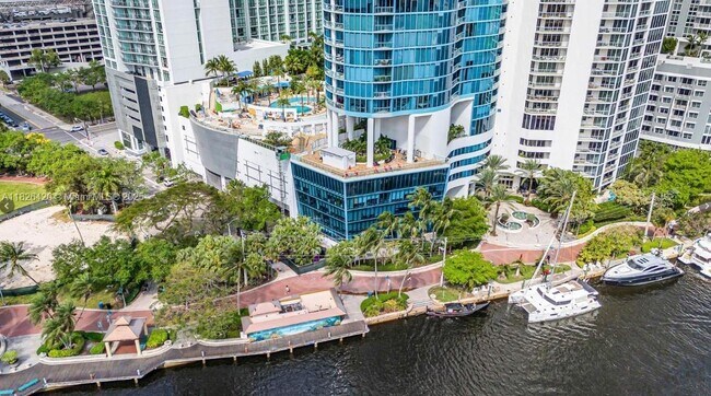 Building Photo - 333 Las Olas Way