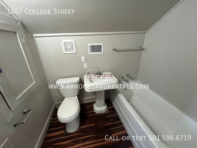 Building Photo - 1407 College St