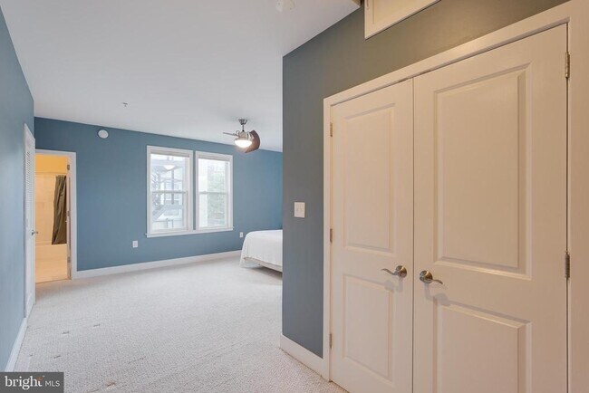 Building Photo - 1352 Longfellow St NW