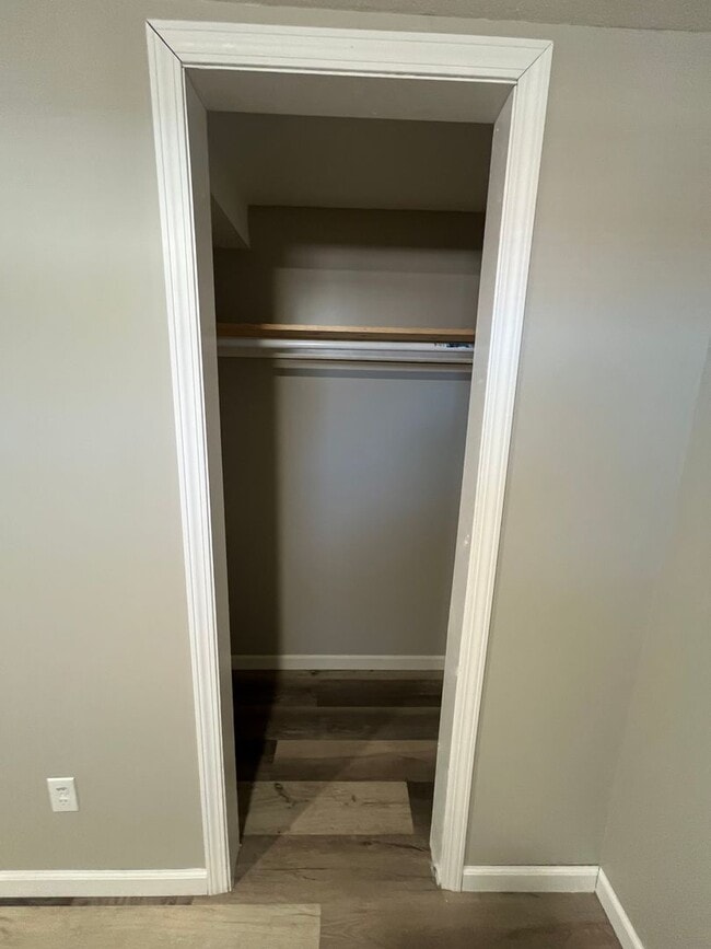 Building Photo - Spacious 3 Bedroom, 2-Bathroom Duplex - Pet Friendly - Section 8 Welcome!