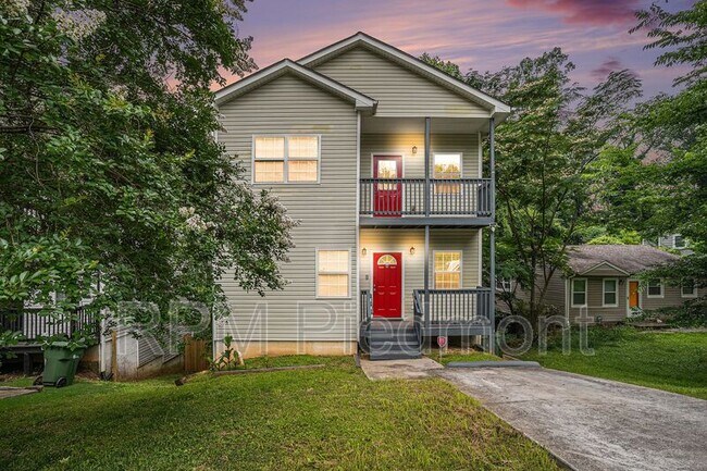 Building Photo - 2829 3rd Ave SW