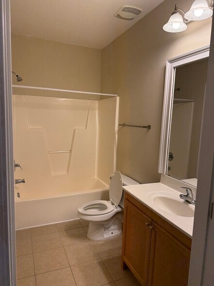 Building Photo - 6801 Hanesbrook Cir