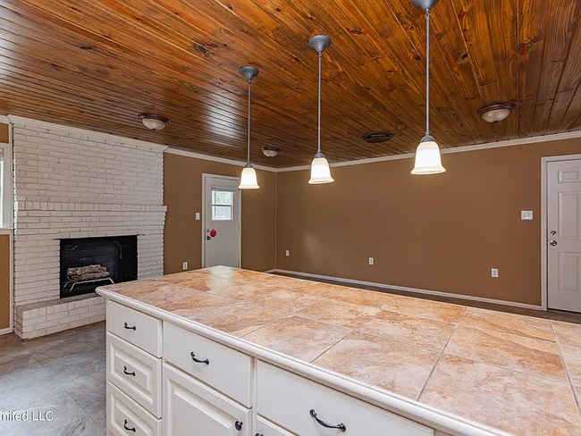 Building Photo - 400 Oakhill Cir