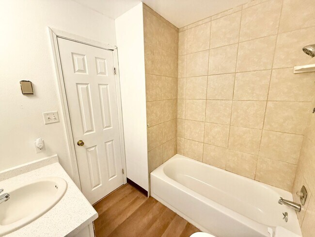 Building Photo - 43 Royal Crest Dr