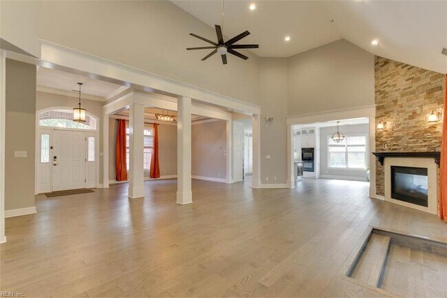 Building Photo - 5102 Waterford Pl