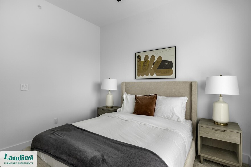 Building Photo - 650 E Sycamore St