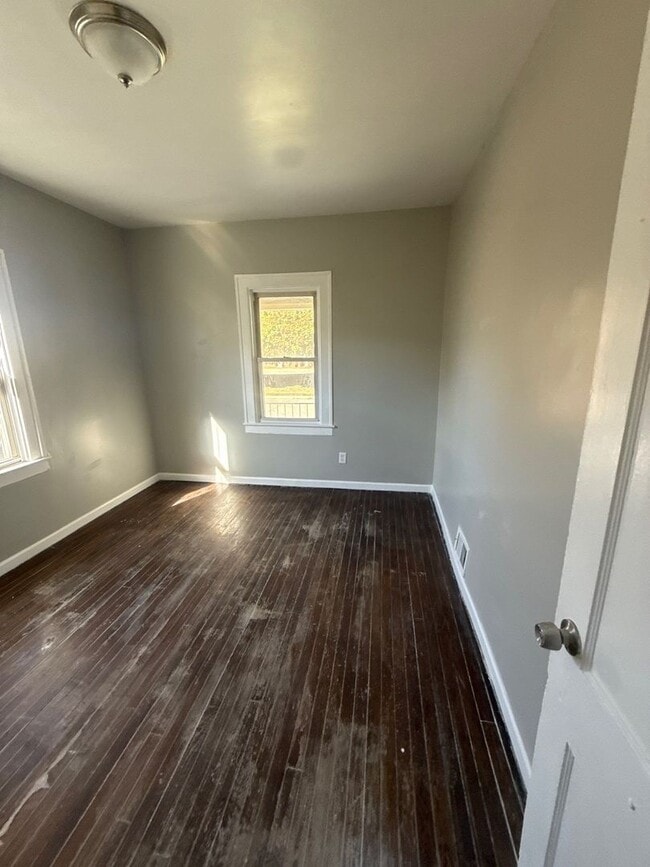 Building Photo - 4 Bedroom 2 Bath Home in Lincoln Park