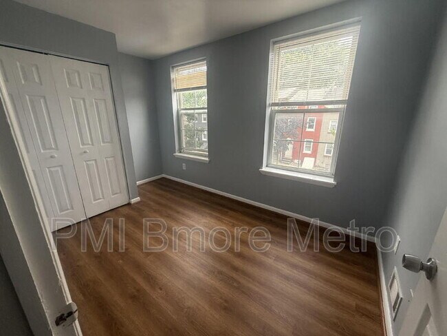 Building Photo - 922 W Lombard St