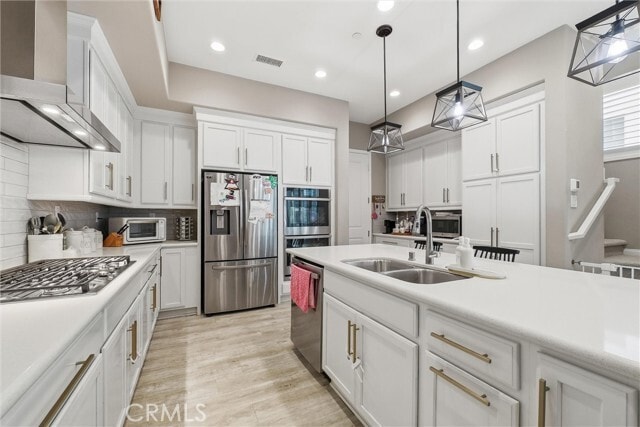 Building Photo - 155 Spectacle