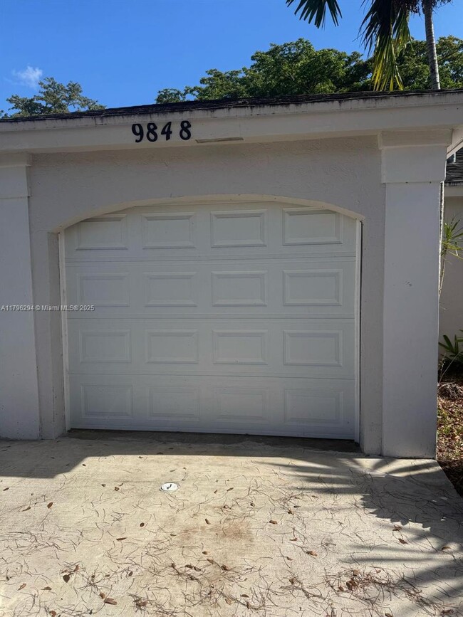 Building Photo - 9848 SW 117th Pl