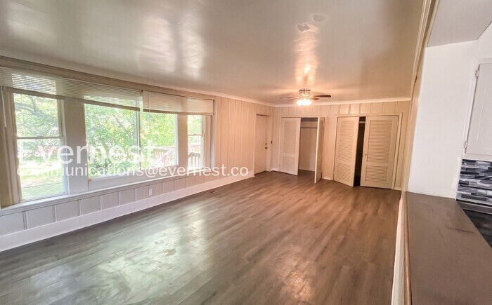 Building Photo - 616 26th St SW
