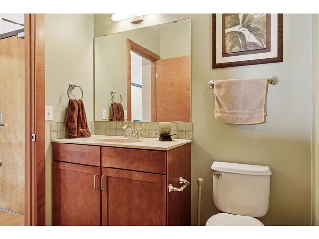 Building Photo - 15 E Franklin Ave