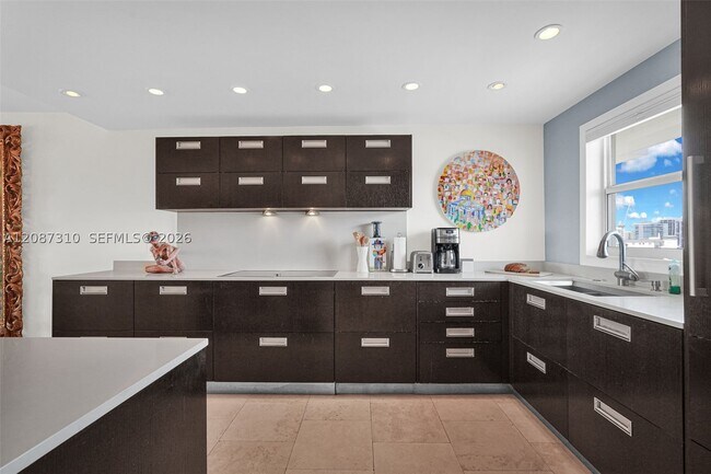 Building Photo - 511 Bayshore Dr
