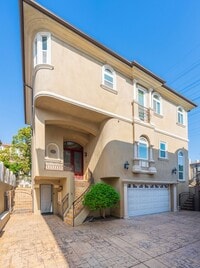 Building Photo - Luxury Detached Townhome in Redondo Beach