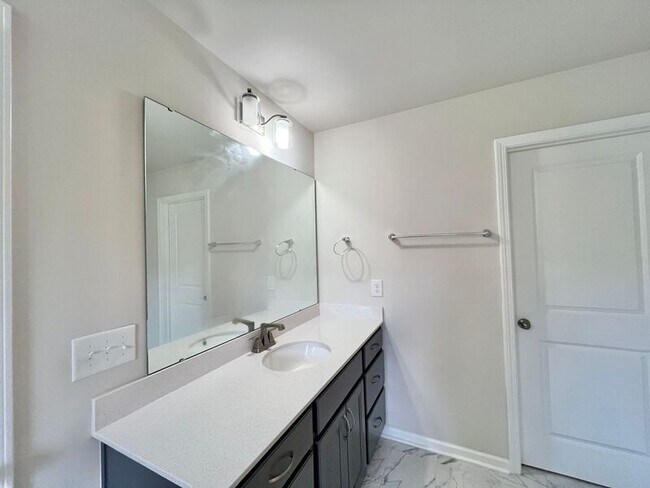 Building Photo - 120 Alta Crst Ln