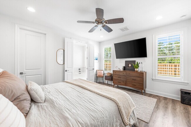 Building Photo - 229 Windrow Way