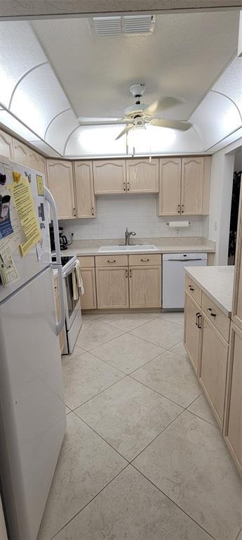 Building Photo - 1211 Capri Isles Blvd