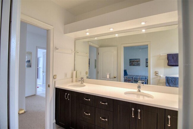 Building Photo - 131 Sands Pt Dr