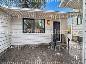 Building Photo - "Charming Tacoma Retreat: Cozy 2-Bed Oasis with 1 Private Car Garage!"