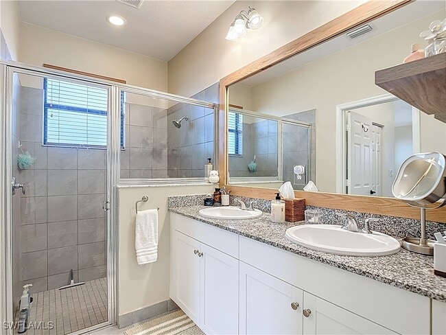 Building Photo - 5529 Soria Ave