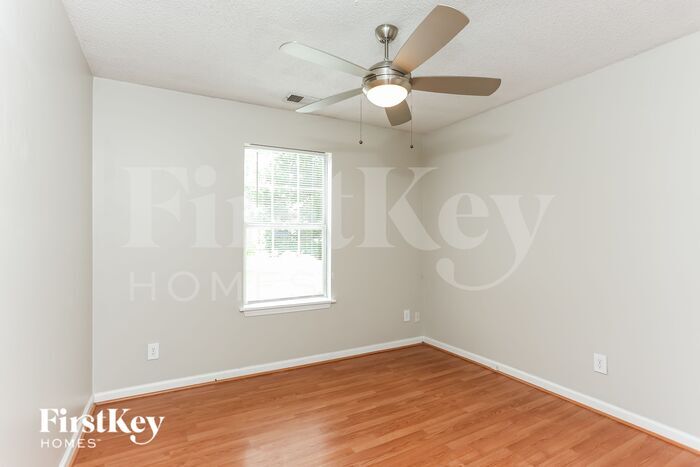 Building Photo - 721 Peteywood Dr