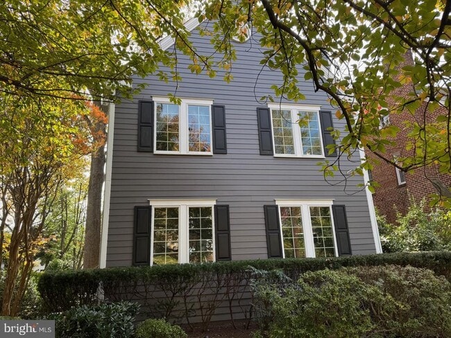 Building Photo - 4920 Butterworth Pl NW