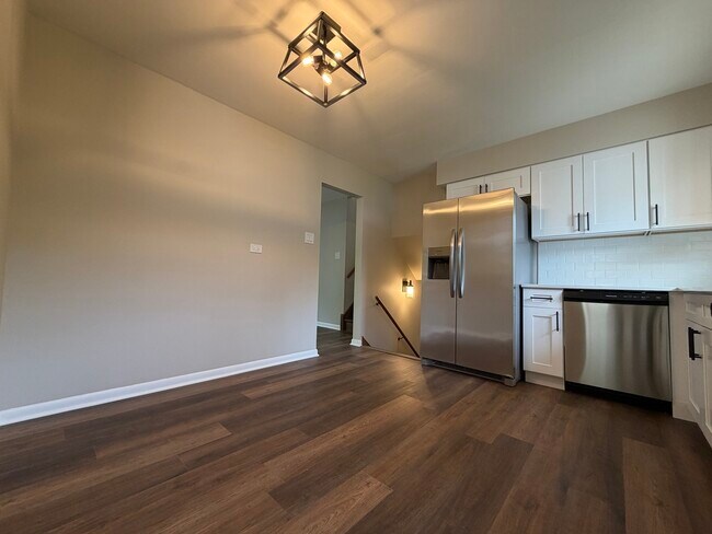 Building Photo - 705 W Fitzhenry Ct