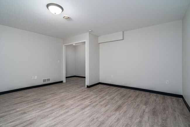 Building Photo - 4 Bedroom, 3 Bathroom Single Family Home