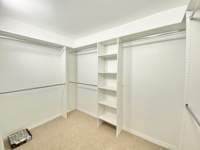Building Photo - 16400 Collins Ave